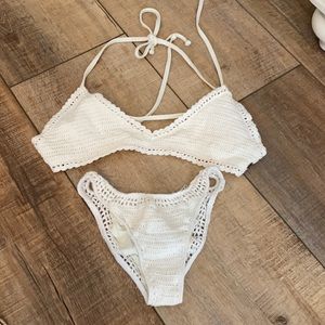 Billabong crochet bikini